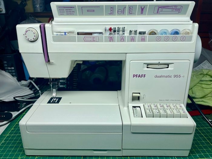 PFAFF Dualmatic 955-1 Sewing Machine with IDT(Upper walking foot) - Just serviced - Excellent condition