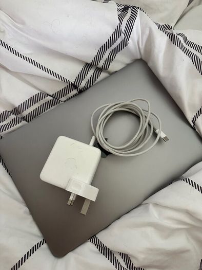 MacBook Pro 13" (2017)  256GB SSD barely used