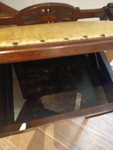 Piano stool