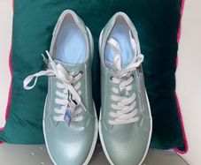 Womens trainers