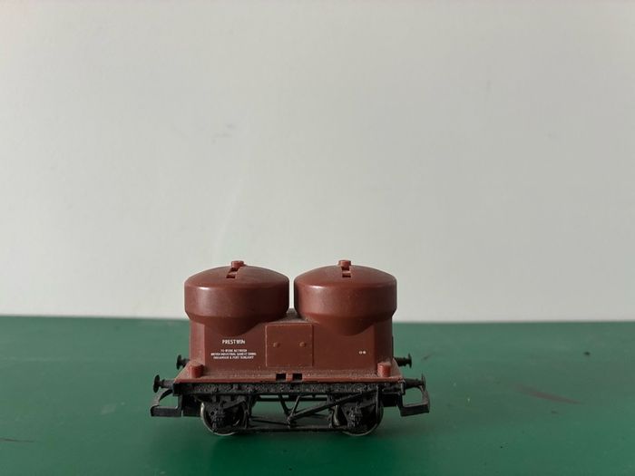 Dapol c043 twin silo cement wagon