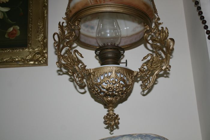 Antique Counter-Weighted  Parlor Oil Lamp