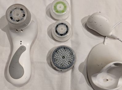 Clarisonic Plus Face and Body Sonic Cleansing Set - with 3 new extra brushes replacement heads