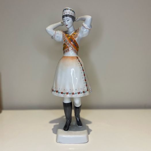 Vintage Hollohaza Porcelain Figurine: Hand-Painted Hungarian Folk Dancer