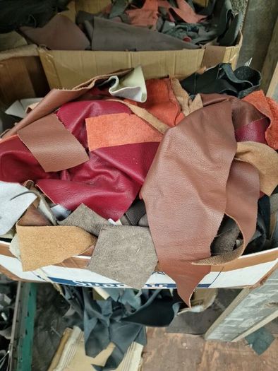1KG of leather scraps, in varying size and random colours, new good quality genuine leather