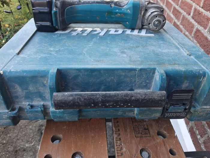 Makita cordless grinder