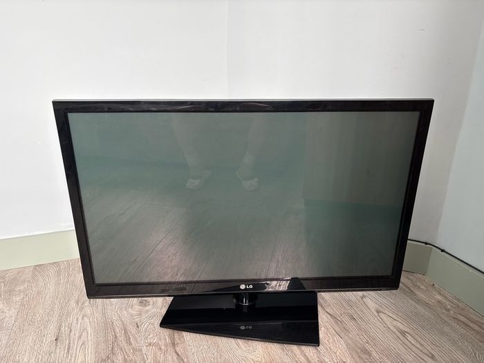 LG Flat Screen TV