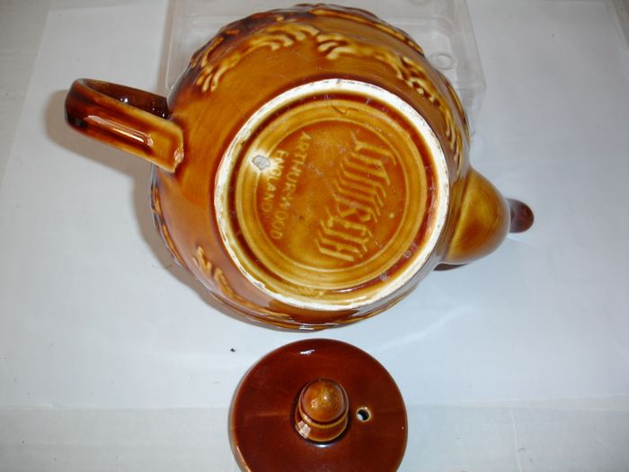 Arthur Wood Hunting Scene Lambeth Glazed  Stonewear Teapot early 1900's