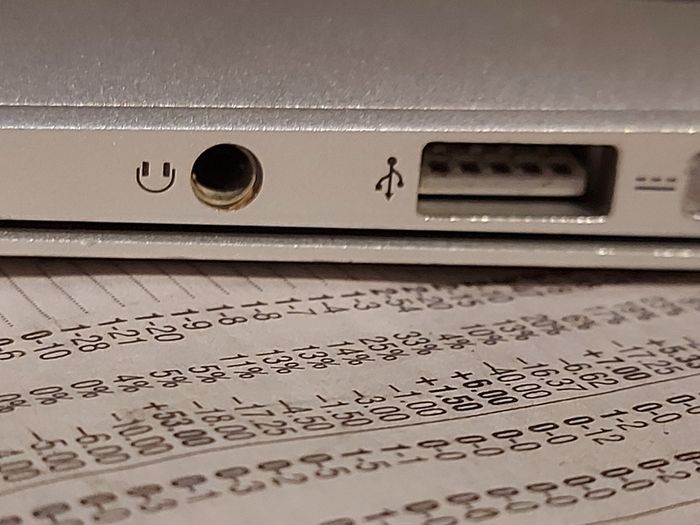 Apple MacBook Air, Model A1466, 13 inch, Needs Ram, has no Ram, excellent condition otherwise