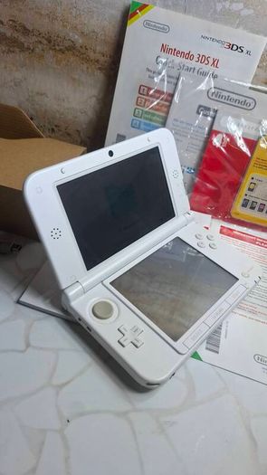 Nintendo 3DS  XL Super Mario 3D Land Handheld  White  Working Fast Shipping