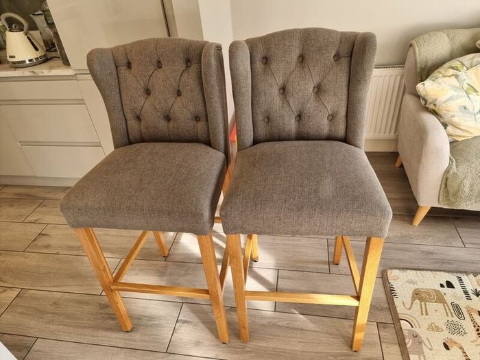 Kitchen island stools