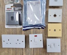 Sockets/switches