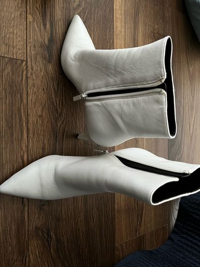 Brand new Kendall & kylie boots