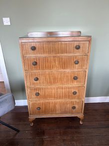 Bedroom chest of drawers