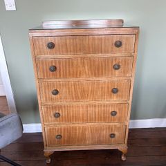 Bedroom chest of drawers