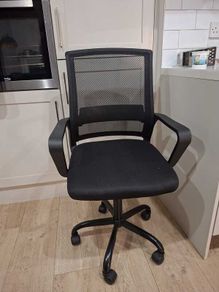 Black mesh office chair