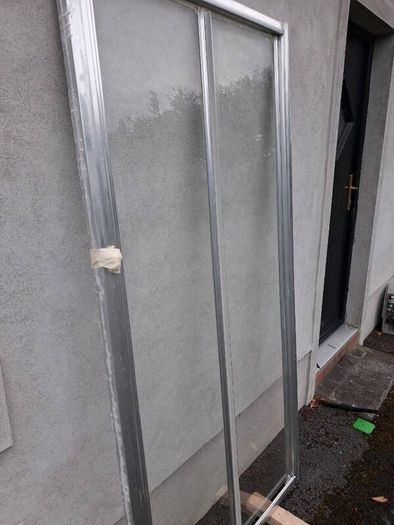 Bifold shower door