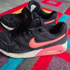 FREE - Nike Air Max - Women's/ Girls UK 5 EU 38
