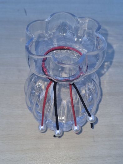 Parla (or Parle) vase designed by Maria Petterson for the Swedish glassworks SEA Glasbruk.