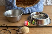 Pre-loved Pet bed + 2 bowls + toys