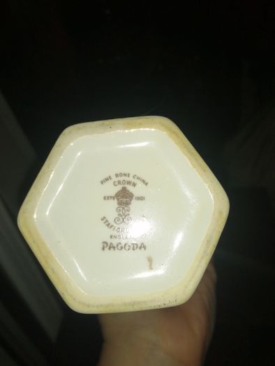Crown porcelain vase