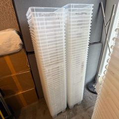 95 x storage boxes with lids (11 litre)