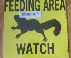 Squirrel Feeding Area : Metal Sign