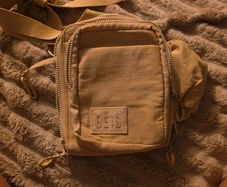 beis sports sling bag