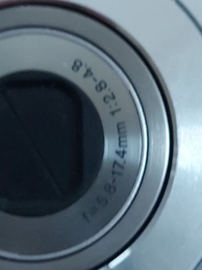 Sony Cyber-Shot Model DSC-S650, 7.2 Megapixels, Takes 2 x AA Baterys, in excellent working and cosmetic condition