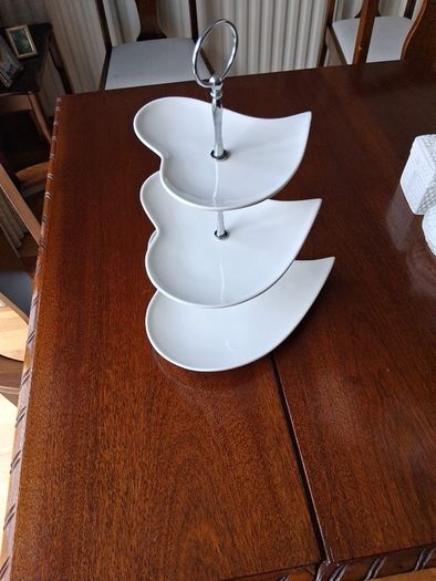 cake stand