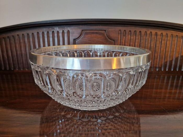 Glass bowl