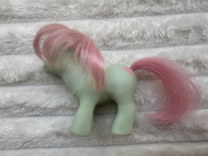 My Little Pony Baby Cuddles G1 1986 Beddy Bye Eye MLP Dirty approx. 7.5 cm. Used sometimes left eye opens only to the middle Please see photos