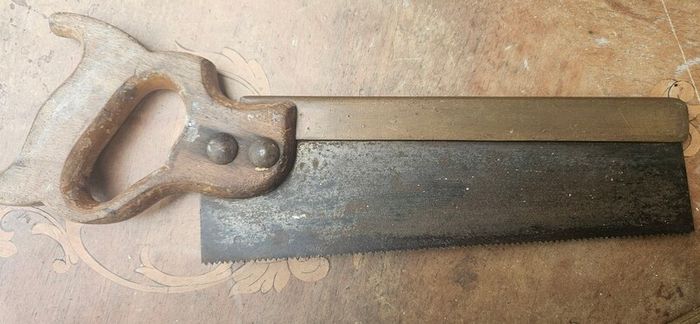 2 hand saws