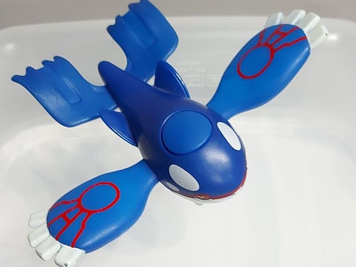 Pokemon kyogre figure