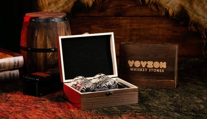 Whiskey Stones and Glasses Gift Set for Men 8 Whisky Scotch Bourbon Chilling Stones, 2 Whiskey Glasses in Wooden Box  Father's Day/Christmas/Birthday Gift/Present for Father Dad Boyfriend (FREE POSTAGE)