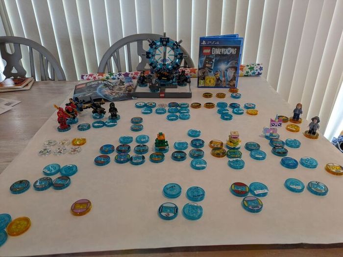 Lego dimensions every story & level. 58 character tags & PS4 disc