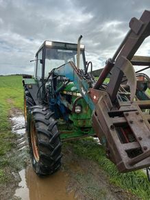 John Deere 2140