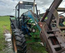 John Deere 2140