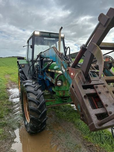 John Deere 2140