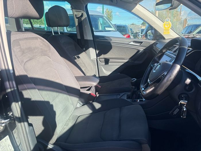 2017 Volkswagen Tiguan 2.0L TDI High Spec NCT 05/2027