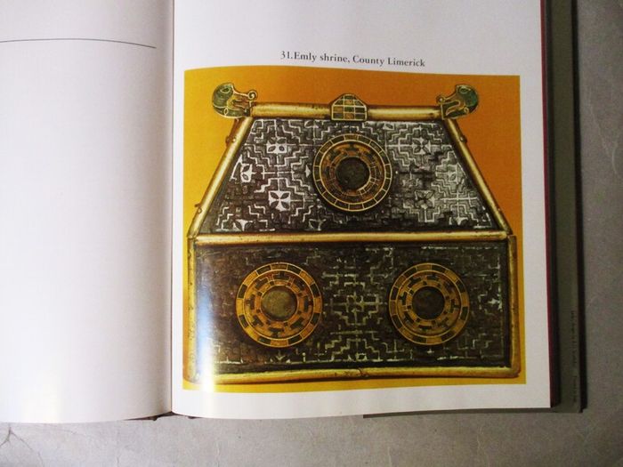 Treasures Of Irish Art 1500 B C - 1500 A D