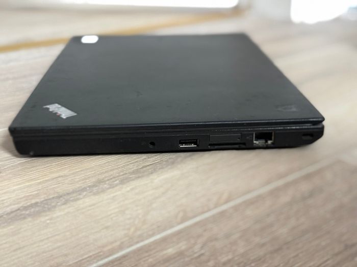 Lenovo ThinkPad X270 ,  i5-7300U, 8GB ram, 256GB SSD