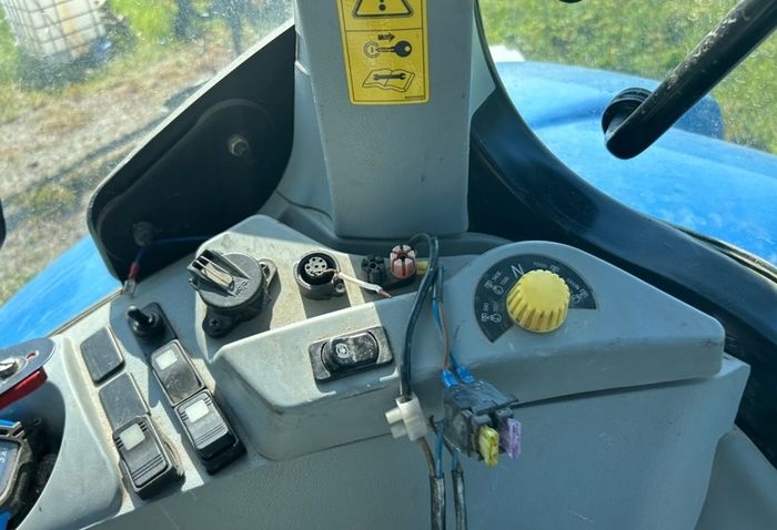 2011 New Holland T7040