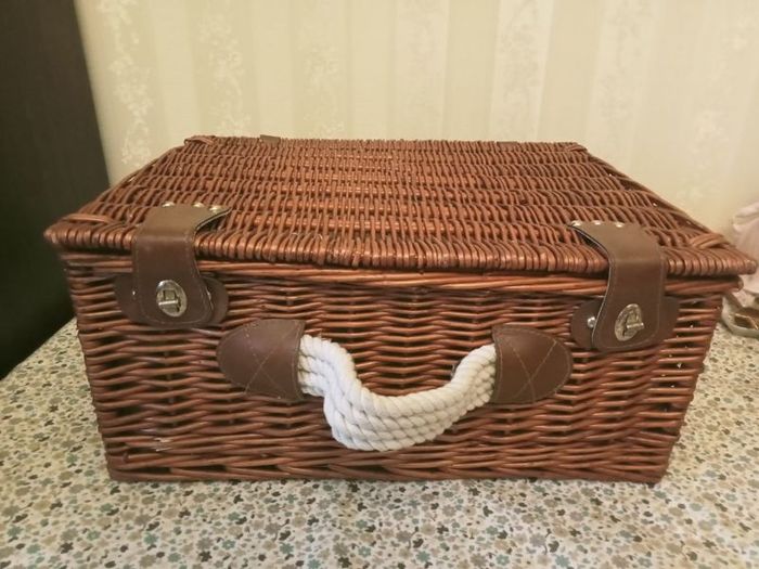 Large Picnic Set Wicker Basket  for 2 person include a bottle of  wine