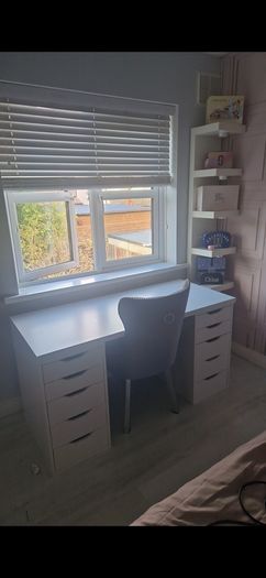 vanity table