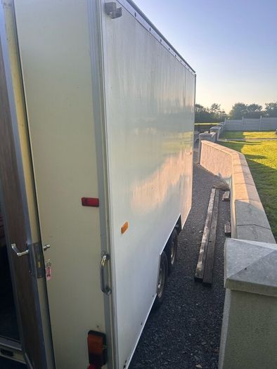 Exhibition shop trailer