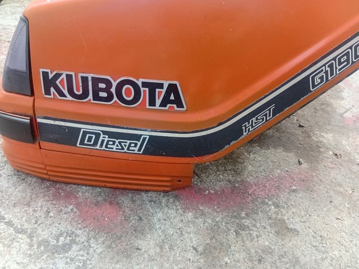 Two Kubota bonnets x 2