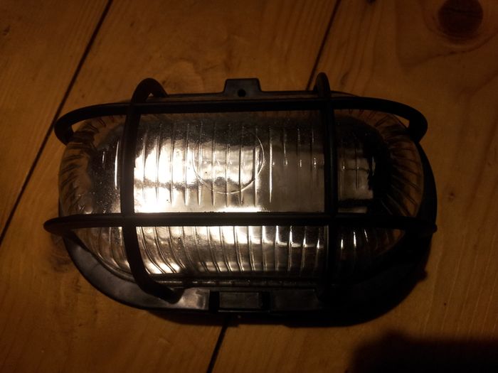 Bulk Head 60w