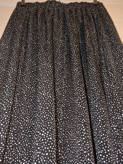 Perfect for Summer. Gorgeous white and black A-Line midi skirt