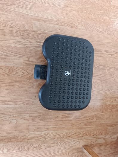 Acropaq Adjustable Ergonomic Desk Footrest
